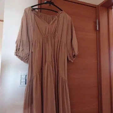 Discoat 베이지 반팔 티셔츠 롱 원피스