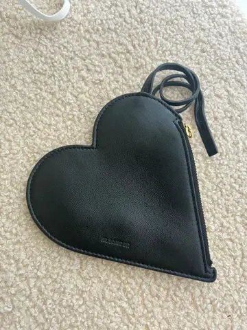 질 샌더 엠보싱 로고 하트 쉐이프 가죽 파우치