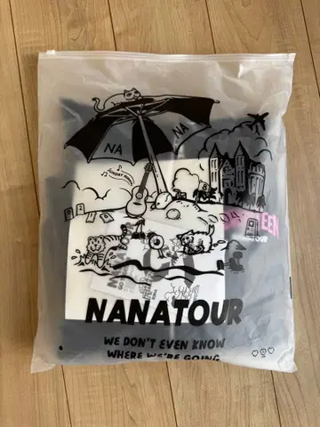 나나투어 후드티