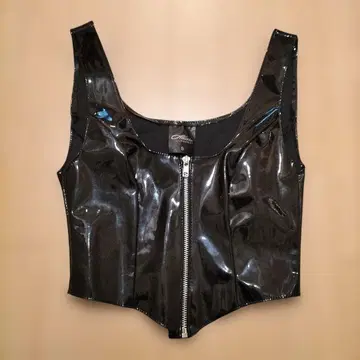 블랙 러버풍 뷔스티에 지퍼 포함