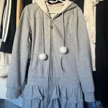 리즈리사 투라라 폼폼 포함 후드티 그레이