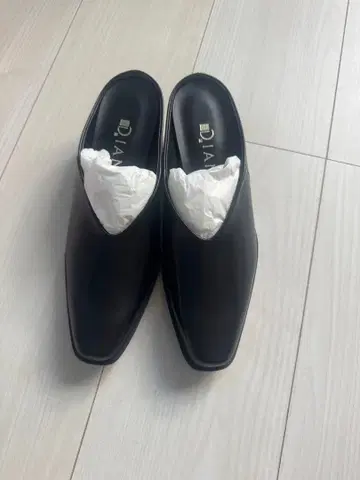 다이애나 뮬 펌프스