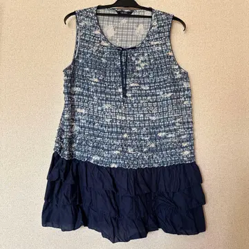 핑크하우스 슬리브리스 튜닉 네이비 계열 플라워 프린트