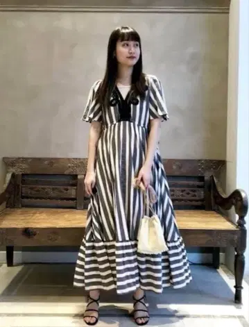 Sara mallika 스트라이프 패턴 롱 원피스 반팔 V넥