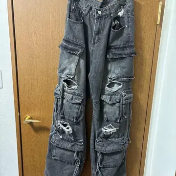 데미지 가공 다크 그레이 카고 팬츠 L 사이즈