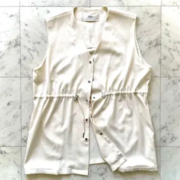 새상품급 아바하우스마비 지레 베스트 화이트 얇은 소재