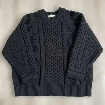 SELECT MOCA 블랙 케이블 니트 스웨터