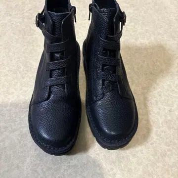 블랙 가죽 통굽 숏부츠 FIZZREEN