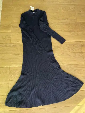 리브 편직 네이비 긴팔 니트 원피스