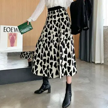 하트 무늬 플레어 롱 스커트