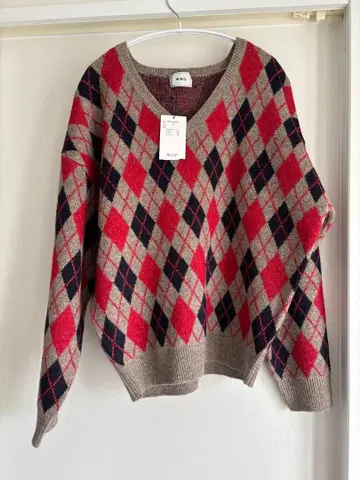 후스 후 아가일 V넥 니트