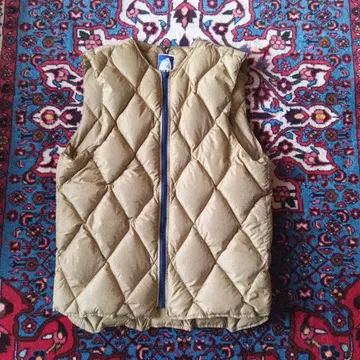 시에라 디자인 베이지 퀼팅 슬리브리스 다운 베스트