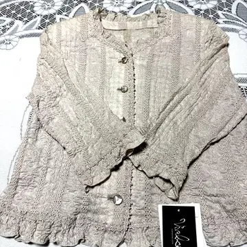 베이지 프릴 소매 블라우스