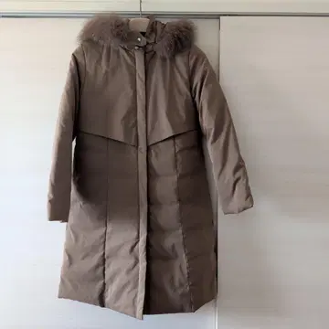 브라운 퍼가 달린 롱 코트