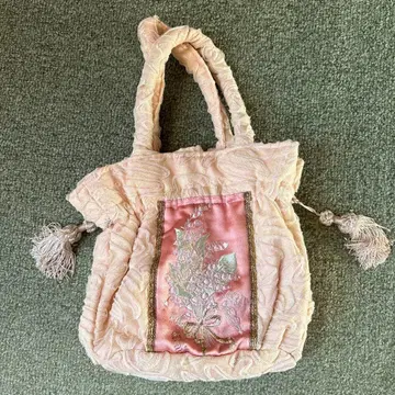 티롤리안 테이프 은방울꽃 자수 토트백 새상품급