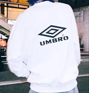 UMBRO 화이트 맨투맨 트레이닝복