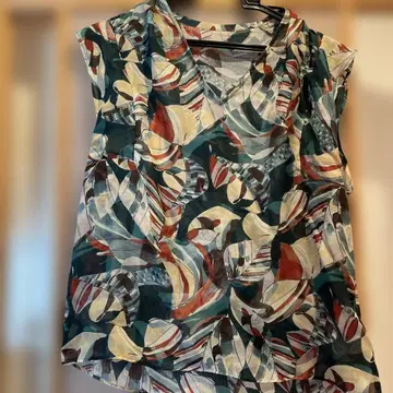 Tomorrowland 슬리브리스 블라우스