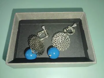 카코님 착용 색상 다른 남색 귀찌 전통 공예