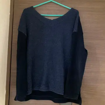 밴야드 스톰 네이비 V넥 긴팔 스웨터