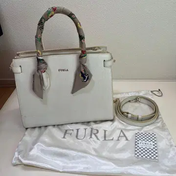FURLA 화이트 핸드백 스카프 포함