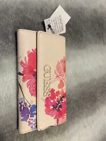 GUESS 플라워 프린트 장지갑