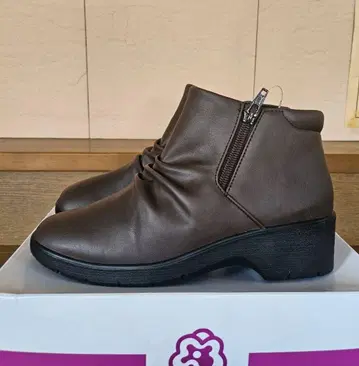 새상품 팬지 2214 브라운 24.0 경량 유연한 착용감!