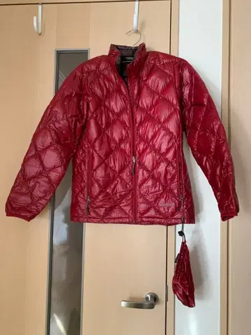 몽벨 mont-bell 다운 자켓 M 사이즈 거의 미사용 수납 봉투