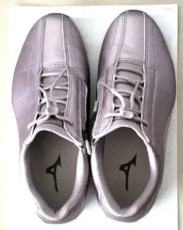 미즈노 라이트 퍼플 스니커즈 새상품급