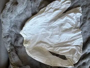 화이트 긴팔 셔츠 M 사이즈 카스타네