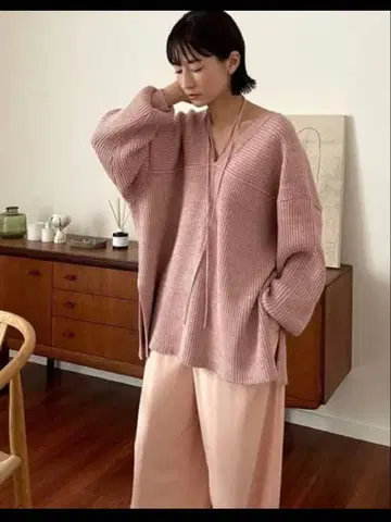 리브 편직 핑크 V넥 스웨터