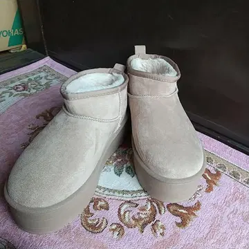 베이지 스웨이드 퍼 내부 숏부츠 통굽