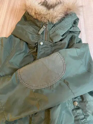 올리브 그린 후드 부착 밀리터리 자켓