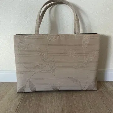 일본 의류용 백 베이지 잎 패턴 자수