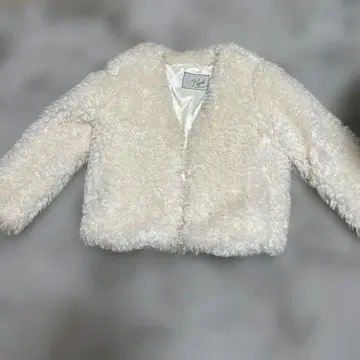 Kneela 화이트 퍼 숏 자켓