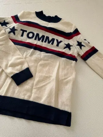 TOMMY JEANS 하이넥 스웨터 M 사이즈