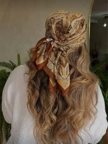 브라운 페이즐리 무늬 스카프