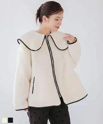 화이트 플리스 자켓 옷깃 포함