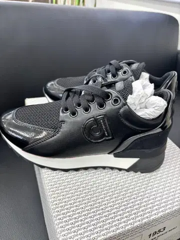 agile 블랙스니커즈 36