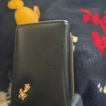 블랙 꽃 엠보싱 3단 폴더형 지갑