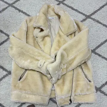 제이다 보와 자켓