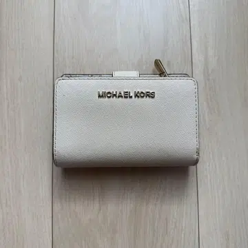 MICHAEL KORS 실버 접이식 지갑