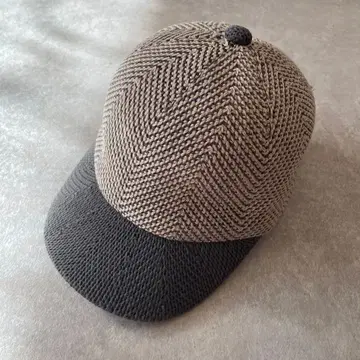 미사용 새상품 [완판템] POANCA 해링본 패턴의 작은 챙 캡