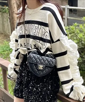 Riff 소매 프릴 로고 트레이닝복 화이트 x 블랙