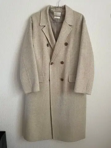 체크 무늬 더블 브레스트 롱 코트