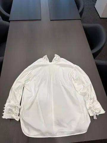 shirocon 화이트 리본 포함 긴팔 셔츠