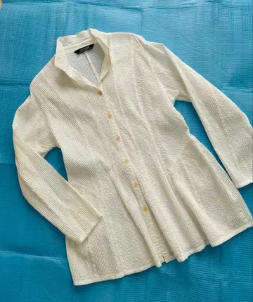 화이트 긴팔 버튼 셔츠