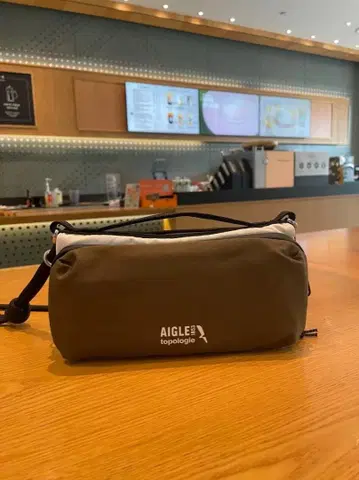 Topologie x Aigle Bottle Sacoche 사코슈