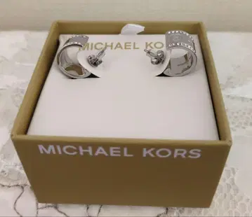 [ 새상품 미사용 ] 마이클 코스 파베 로고 하지 후프 귀걸이