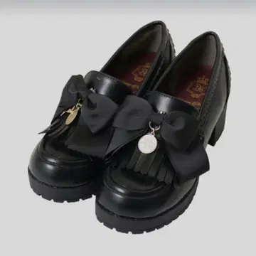 [ L 사이즈 ] 그로그랭 리본 부착 로퍼 펌프스