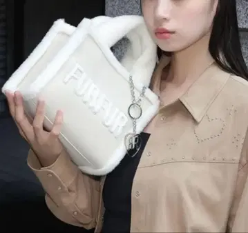 완판 색상 미개봉 FURFUR 무스탕 로고 토트백
